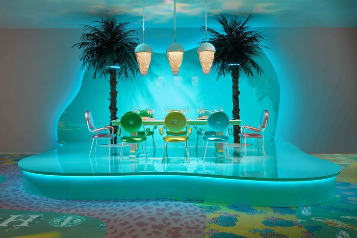 THE NEW VERSACE HOME COLLECTION IS THE FANTASY OF OUR CANDY-COLORED, NEON-TINGED DREAMS (фото 0)