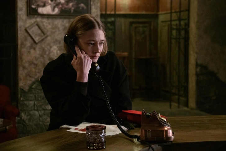 Обязательно к просмотру: 7 сериалов с суперзвездным актерским составом | Источник: кадр из сериала «Бар „Один звонок“» (2025)