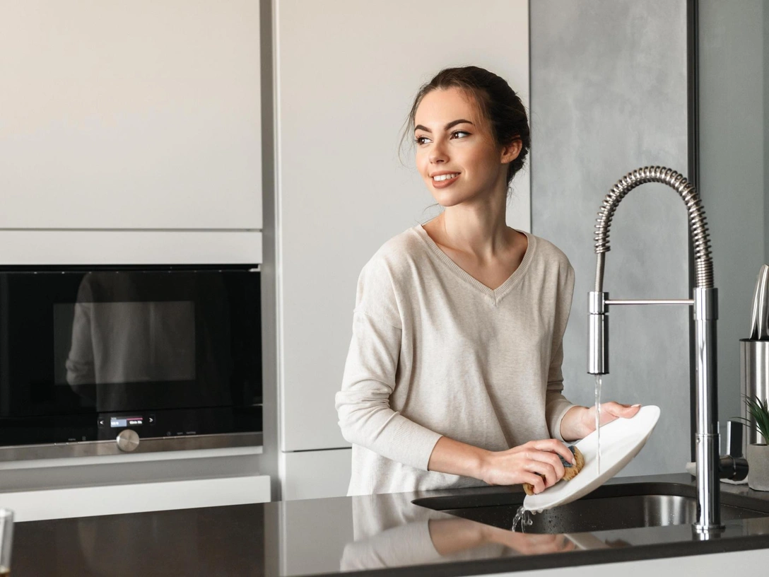 Держите их подальше: 8 вещей, которые нельзя смывать в раковину и унитаз | marieclaire.ru