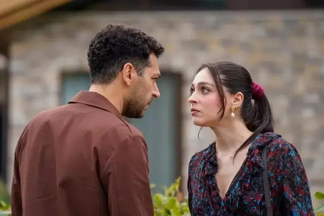 Чтобы увидеть сериальные локации, нужно попасть на азиатскую сторону Стамбула | Источник: кадр из сериала «Розы и грехи» (18+), реж. Дениз Джан Челик, студия NGM, 2025–2026 годы