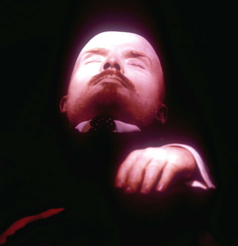 Комбинезон с жидкостью и дублер. Как сохраняется тело Ленина?