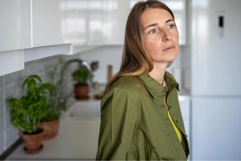 «В 35 лет я ощущаю, что подошел конец жизни. Я не построила ни отношения, ни карьеру, зато выгорела и растеряла друзей»