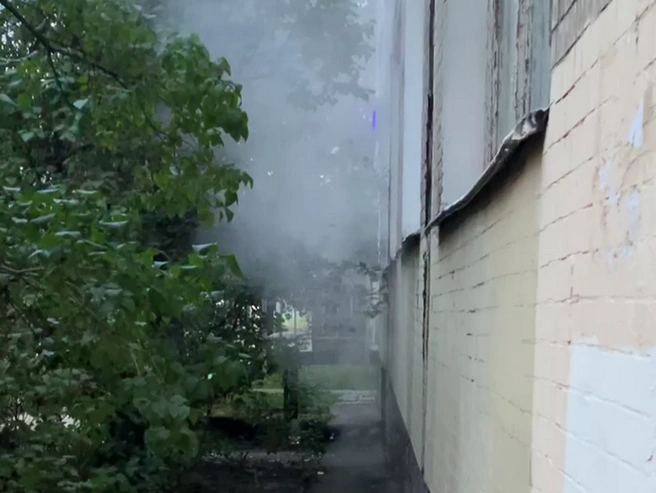 «Дышать в квартире нечем»: в доме на Софийской улице подъезд и подвал оказались окутаны паром | Источник: читательница «Фонтанки» Наталья