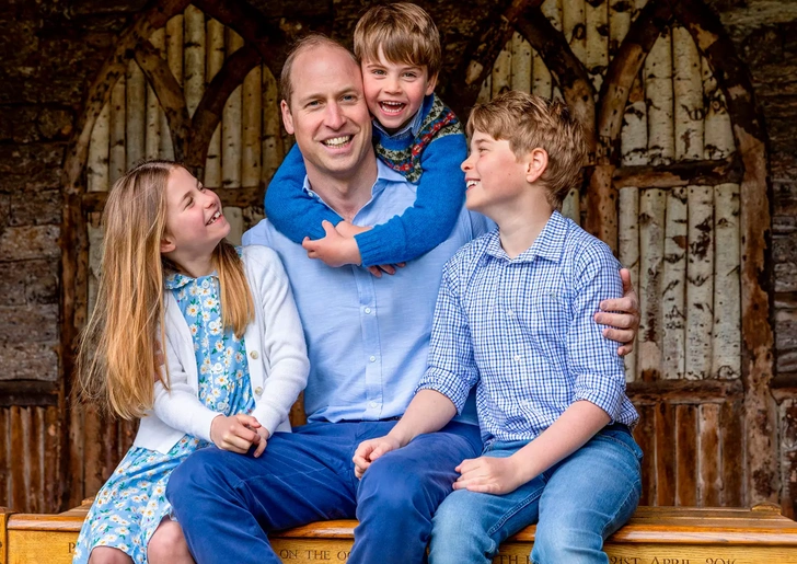 Принц Уильям с детьми | Источник: Соцсети