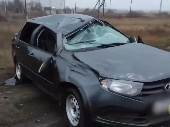 Наиболее серьезные повреждения пришлись на пассажирскую часть автомобиля «Лада» | Источник: Госавтоинспекция Волгоградской области
