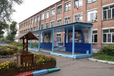 Школьница с ножом напала на учителей в Канске