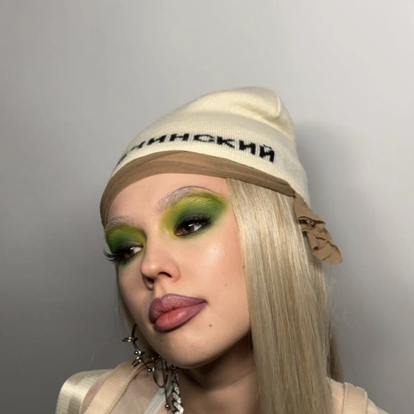 инстасамка, инстасамка песни, инстасамка 2025, инстасамка фото, сколько лет инстасамке, про инстасамку, instasamka, стиль инстасамки | Источник: Социальные сети