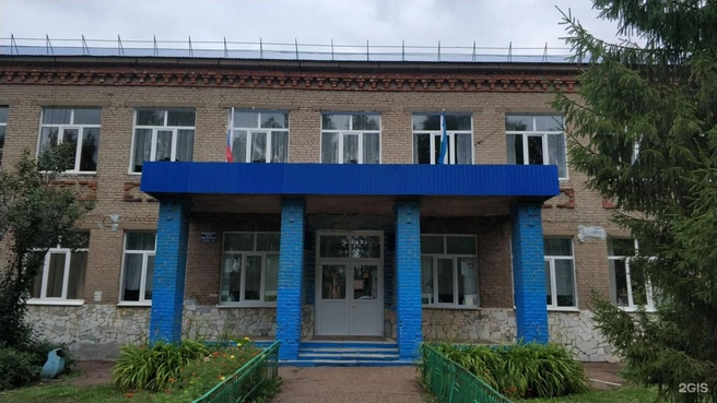 В школе увидели таракана в столовой, из-за чего между учителями и детьми накалились отношения | Источник: 2gis.ru