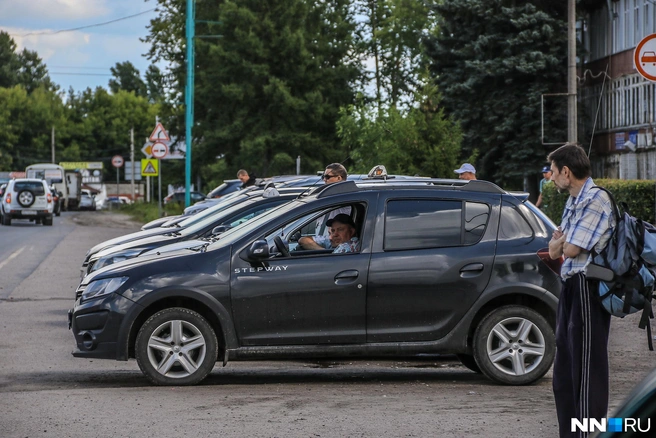Таксисты заправляются в соседних городах | Источник: Наталья Бурухина / NN.RU
