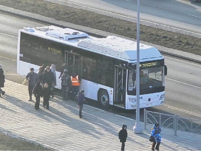 Автобус «Лотос-105» на маршруте №64 в Екатеринбурге | Источник: читатель E1.RU