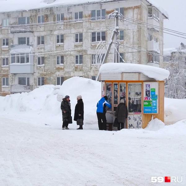 В глубине дворов затерялся киоск с печатью, правда, местных изданий в нем не найти: они больше не существуют | Источник: Юлия Рожкова