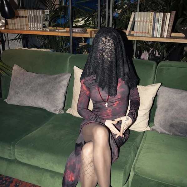 инстасамка, инстасамка песни, инстасамка 2025, инстасамка фото, сколько лет инстасамке, про инстасамку, instasamka, стиль инстасамки | Источник: Социальные сети