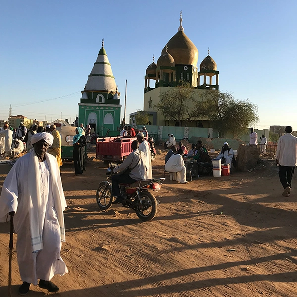 По пути на церемонию с дервишами