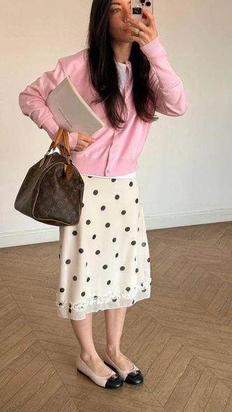 Polka dot остается с нами и этой зимой: где купить «теплый» горошек и как его стилизовать