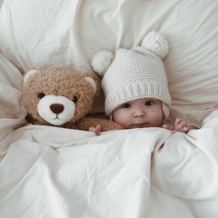 В Сети опубликовано видео, доказывающее, что одеяла и подушки в постели младенца опасны