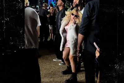 Madonna танцует с Akeem Morris на Coachella после сюрприз-выступления