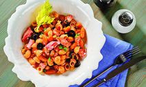 Пикантный салат с томатной заправкой