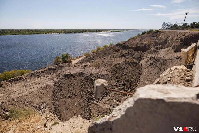 Раскопки вплотную приближаются к футбольным полям | Источник: Алексей Волхонский / V1.RU