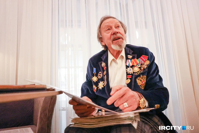 У Владимира Островского сохранилось огромное количество архивного материала | Источник: Ксения Филимонова / «ИрСити»