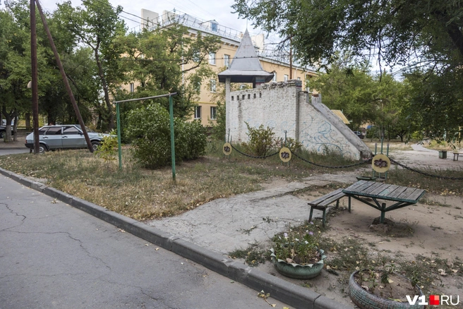 Примерно так этот городок выглядел в конце июля | Источник: Константин Завриков / V1.RU