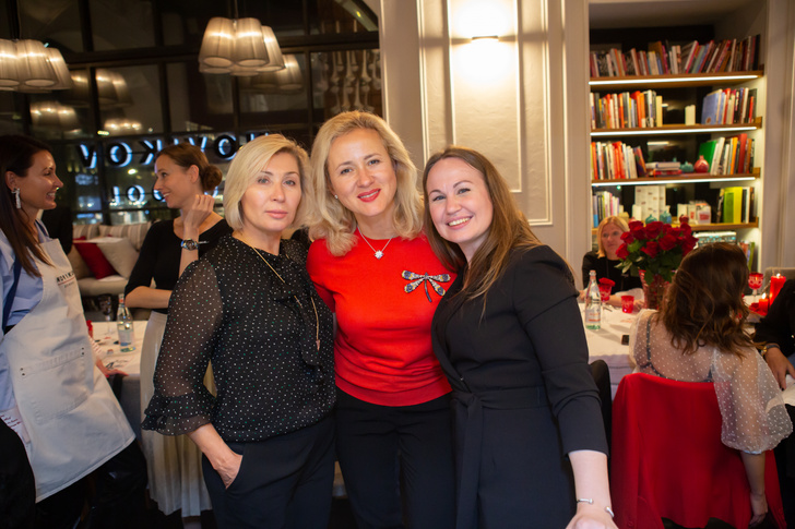 Елена Смолова (Piaget), Эльмира Абдуллина (Piaget) и гостья вечера