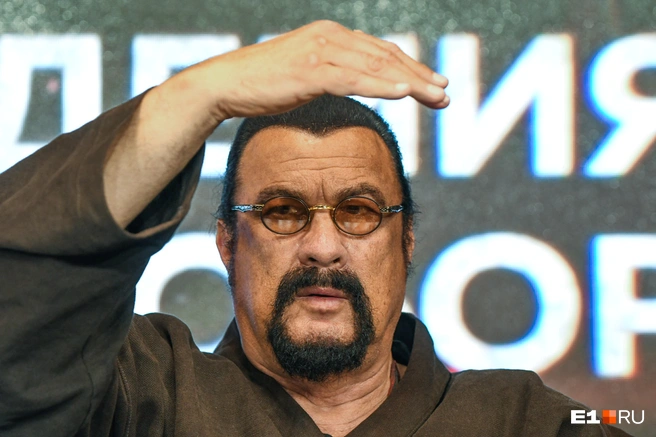 Актер ответил на вопросы и показал несколько приемов | Источник: Артем Устюжанин / E1.RU