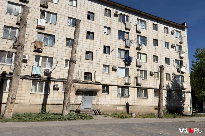 Обычная «хрущевка», в одной из квартир которой произошло чудовищное убийство | Источник: Алексей Волхонский / V1.RU