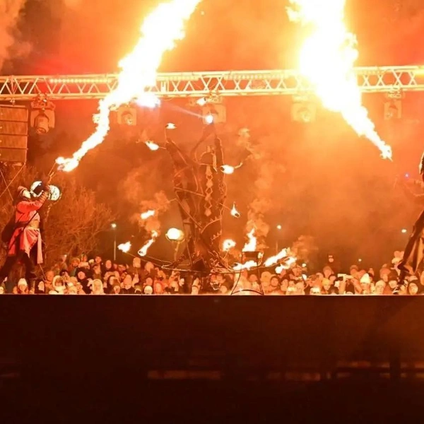 Полюбоваться шоу пришли сотни пермяков | Источник: Василина Любимова / 59.RU