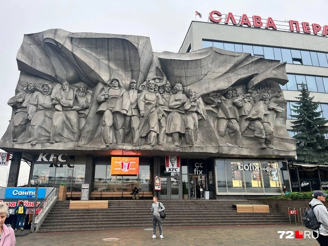 Такая красота сделана на проспекте Победителей | Источник: Анатолий Кузнецов / 72.RU
