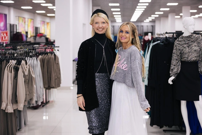 Стилист фабрики PRIZ Кристина Кова (слева) | Источник: Инна Кузнецова