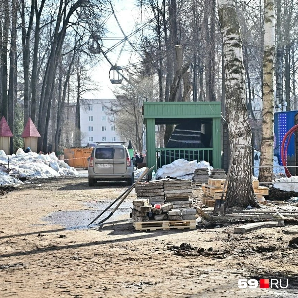 В этих домиках раньше продавали еду и напитки. Также здесь можно было посоревноваться в меткости | Источник: Василина Любимова / 59.RU