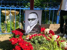 «Теперь они вместе. Их никто не разлучит»: сына Зайцева Егора похоронили на Жегаловском кладбище рядом с отцом