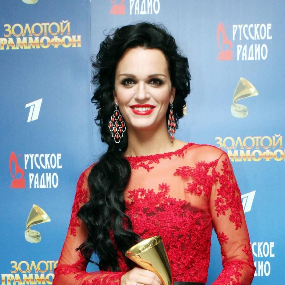 Близкие снова довели певицу Славу до истерики, Надя Оболенцева впервые показала сына от олигарха: соцсети звезд