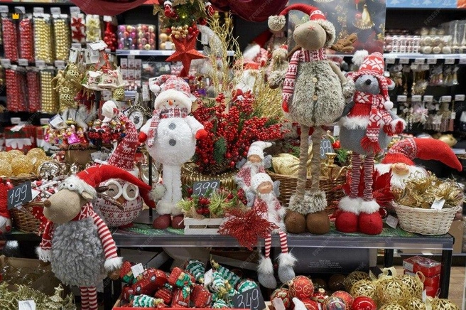 Здесь можно найти всё: новогодние украшения и декор, подарки для всей семьи | Источник: Золотухина Мария Владимировна