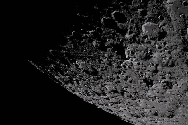 Лунные кратеры | Источник: NASA