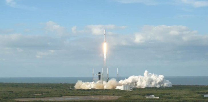 Мягкая посадка: компания SpaceX в 300-й раз вернула на Землю первую ступень ракеты-носителя Falcon 9