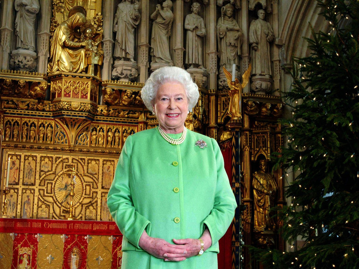 Выглядит нелепо: новогоднее украшение, которое вы никогда не увидите на королевской елке