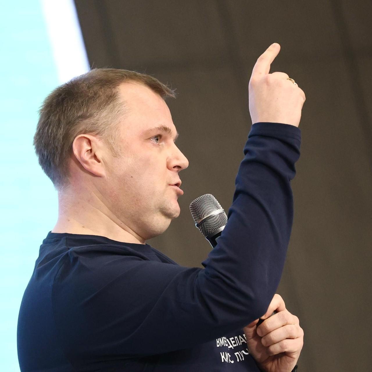 <p>Александр Иванов</p>