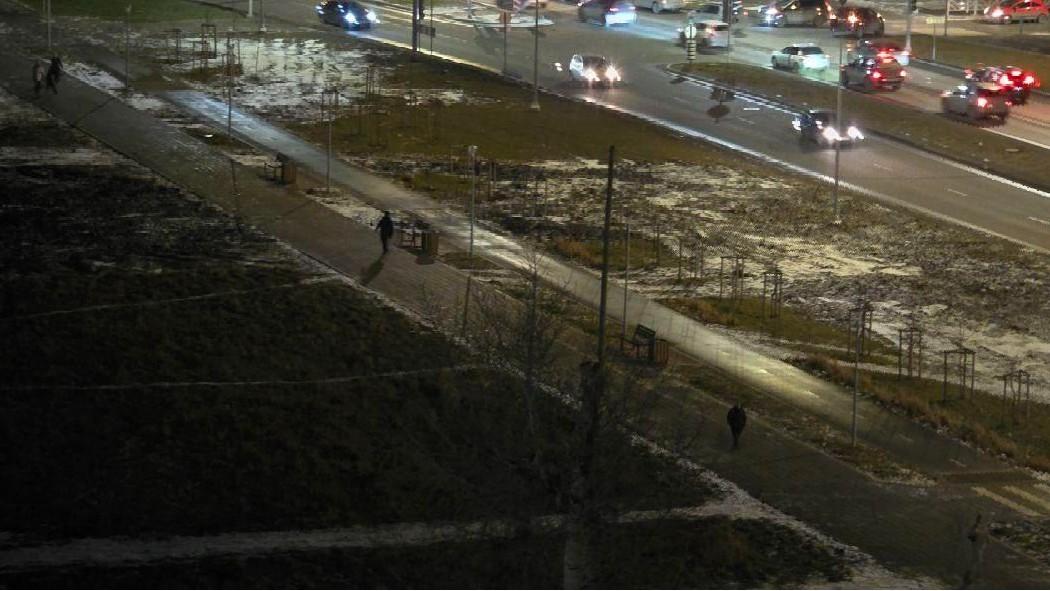 Миллиардная улица в Екатеринбурге без освещения