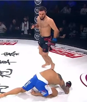 Красивый нокаут российского бойца MMA с разворота в первом раунде (видео)