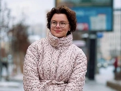Брухунова, осудившая девушек за фейковые сумки, еще 10 лет назад ходила с такой же — фото