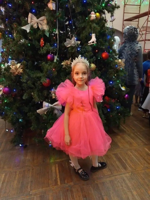 Варвара сама выбрала быть принцессой, а мама помогала ей выбрать наряд | Источник: Читательница Ксения