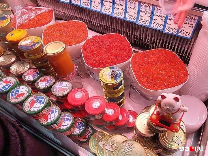 Икра кеты и кижуча самая дорогая  | Источник: Екатерина Железнова / 93.RU