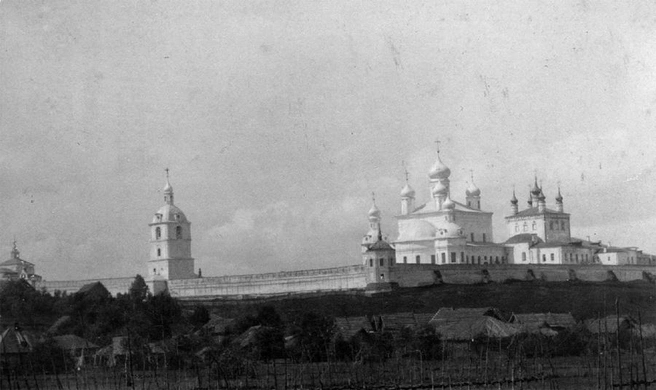 Горицкий Успенский монастырь в Переславле-Залесском | Источник: Войшицкий И.&nbsp;В.&nbsp;Ансамбль Горицкого монастыря со стороны Подгорной слободы. Конец ХIХ в / Переславский музей-заповедник