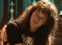 Звезда «Очень странных дел» снялся в новом кампейне Versace