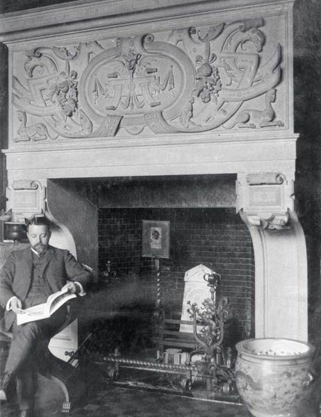 Архитектор Ф.О. Шехтель в кабинете собственного дома в Ермолаевском переулке (ныне - Посольство Уругвая). 1890-е годы.