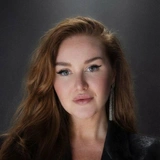 Мир моды больше не будет прежним: почему зумеры выбирают бренды по смыслу, а не по яркости Мир моды больше не будет прежним: почему зумеры выбирают бренды по смыслу, а не по яркости