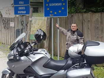 «У пенсии есть преимущества». 77-летний американец хочет объехать мир на мотоцикле, начнет с Испании