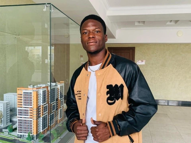 Переезд в Россию для парня стал вызовом, который он принял | Источник: Арнольд Бодунрин Аффокпе