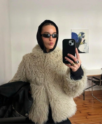 Шесть небанальных способов носить летние вещи зимой (и при чем тут кепи) Шесть небанальных способов носить летние вещи зимой (и при чем тут кепи)